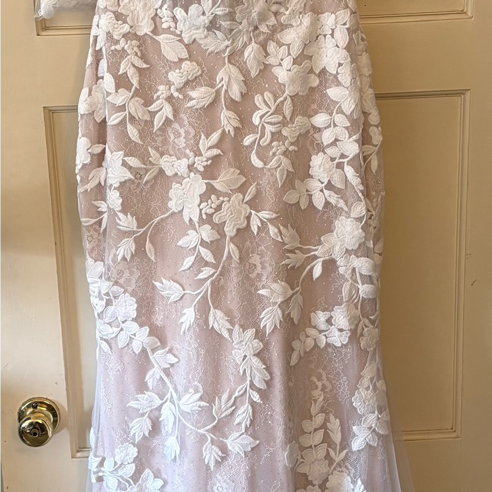 Chic White Floral Lace Bridal Dress
